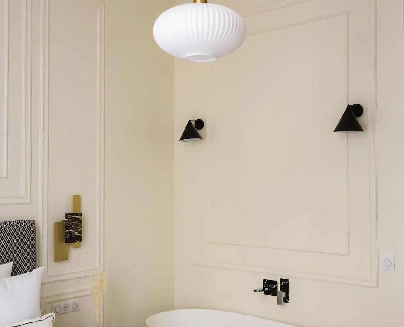 The Classy Parisian Apartment 0*, Paris France