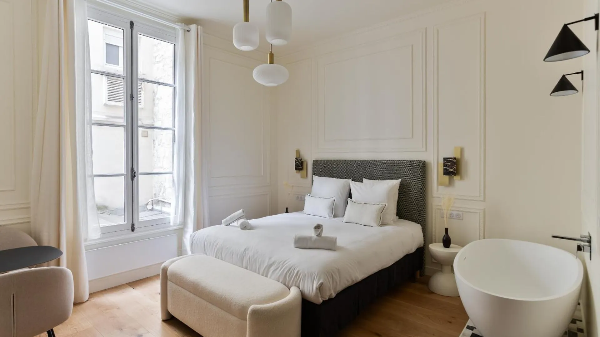 The Classy Parisian Apartment 0*, Paris France